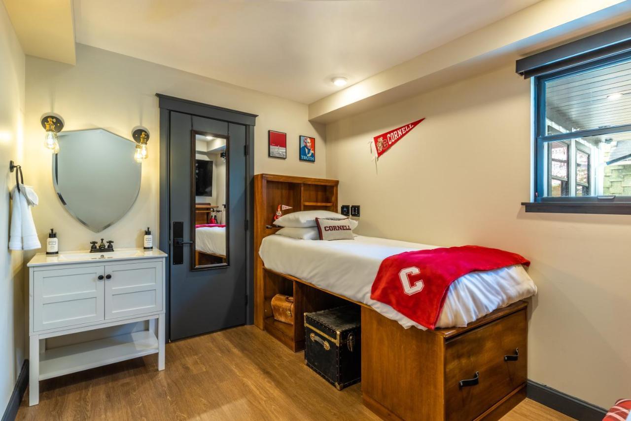 The Dorm Hotel Итака Екстериор снимка